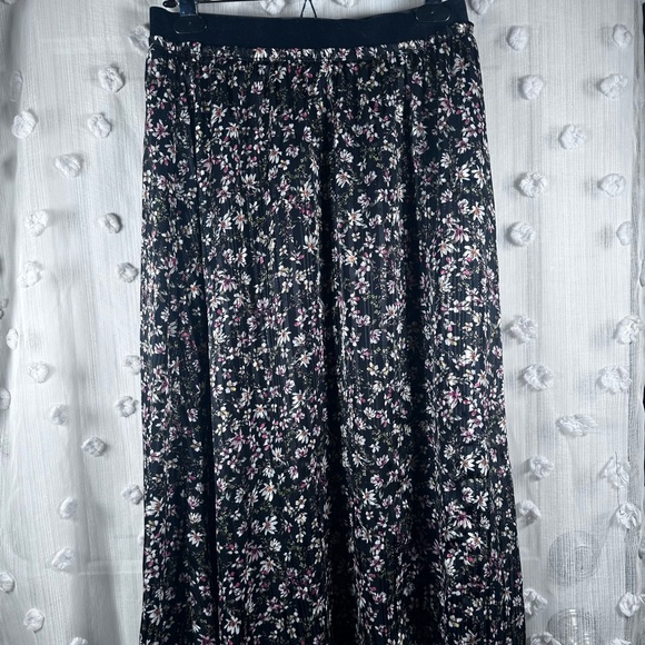 LOFT Dresses & Skirts - LOFT Women’s Black Floral Midi Skirt Velvet Waistband Size Small